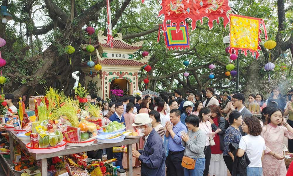 Spring pagoda visits preserve Hanoians’ spiritual culture